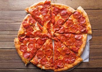 UAE shuts down pizza area after insects found