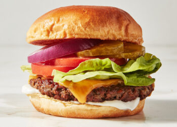 How to Cook a Burger on the Gas Grill – Step by Step Guide